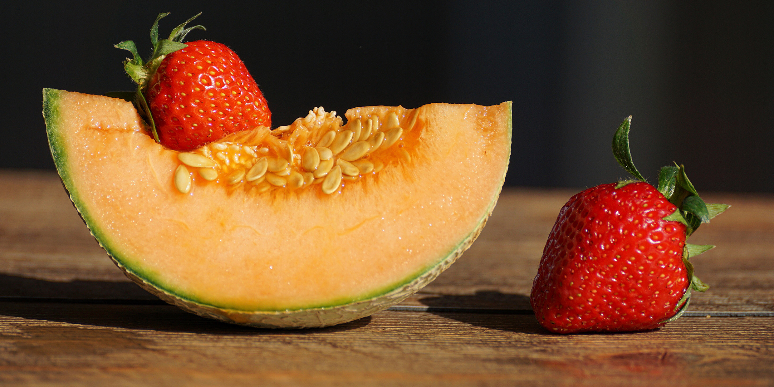 Image of cantaloupe and strawberries