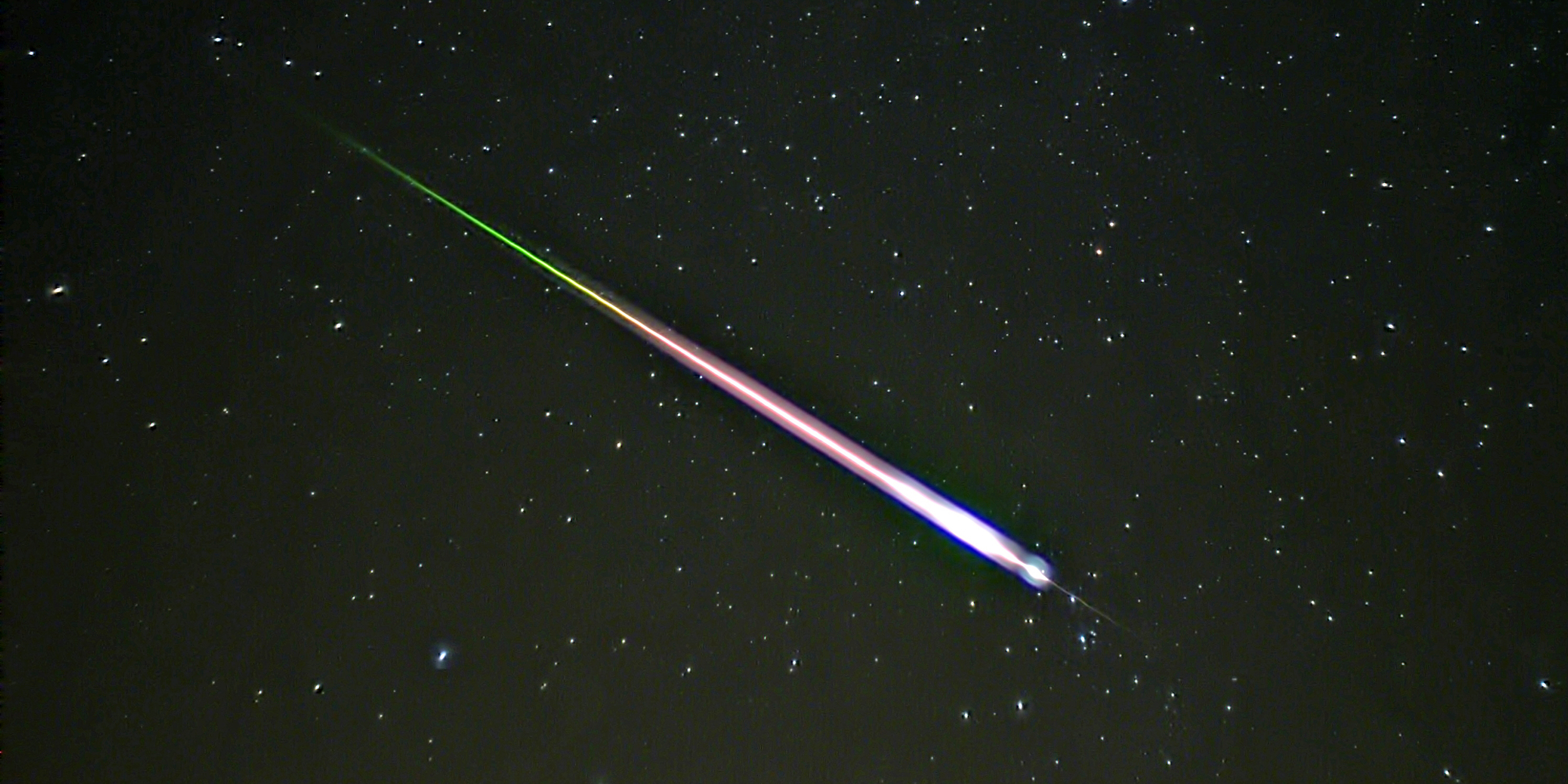 Image of a large meteor streaking through night sky