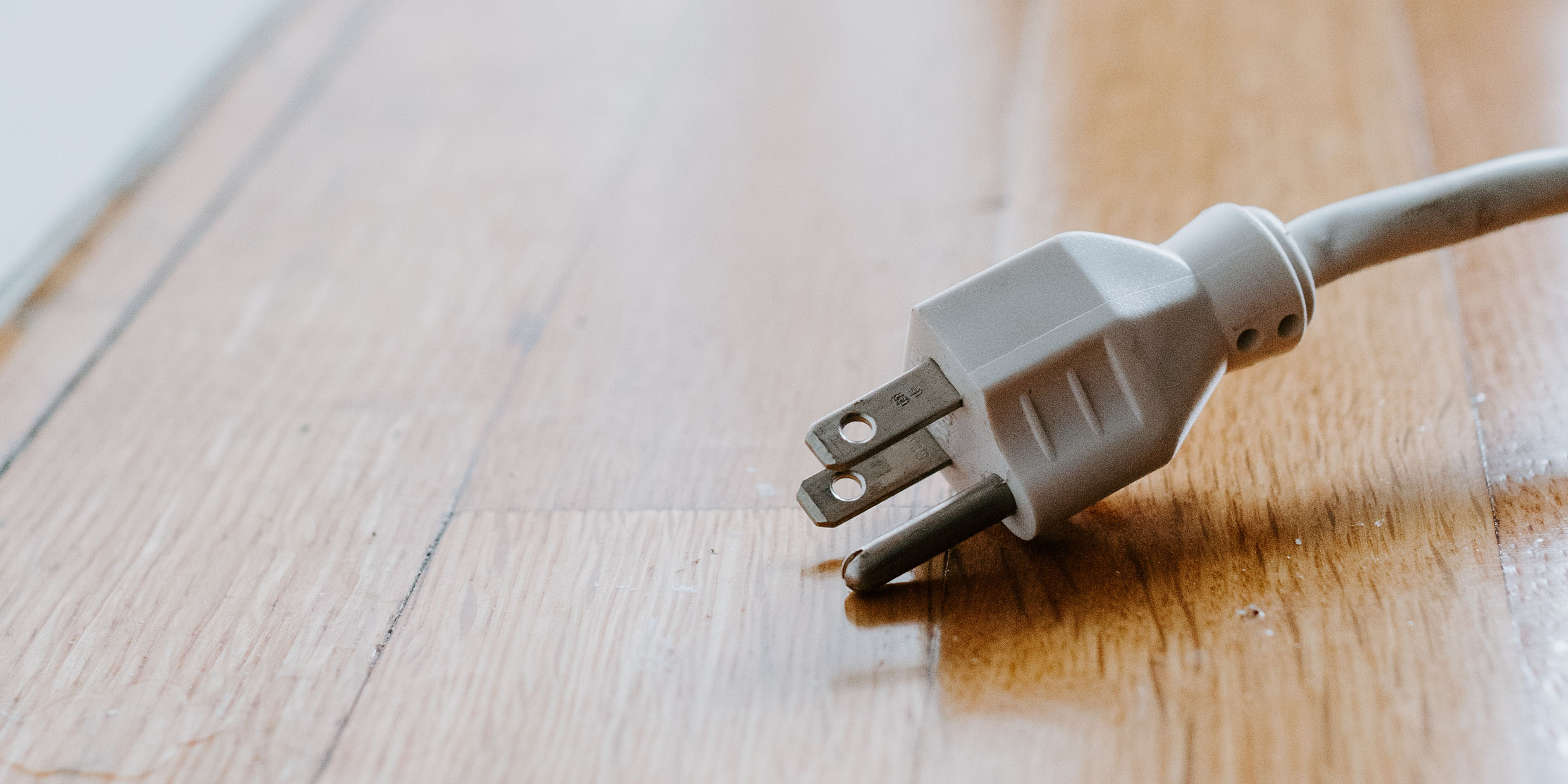 Image of a disconnected electrical plug lying on the floor
