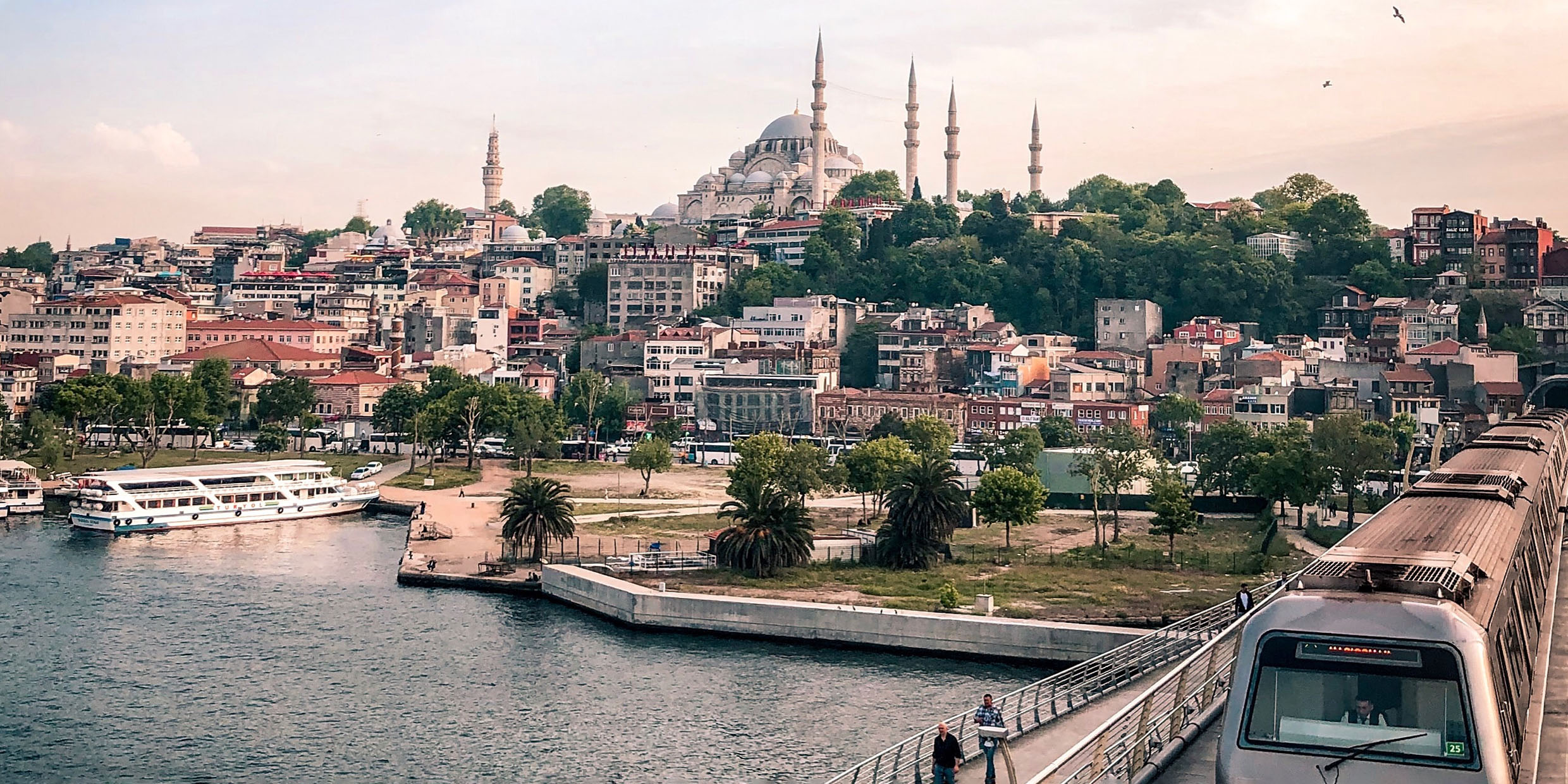 Image of the Hagia Sophia and the city of Instabul